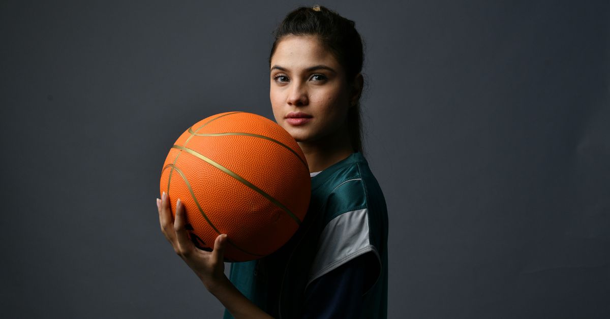 Teenage-girl-with-basketball.jpg