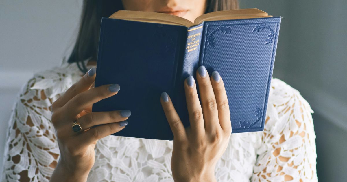 Woman-with-blue-nailpolish-reading-a-book.jpg